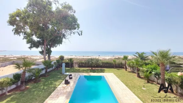 Villa di Lusso Fronte Mare per Affitto Estivo a Jinen Beni Khiar