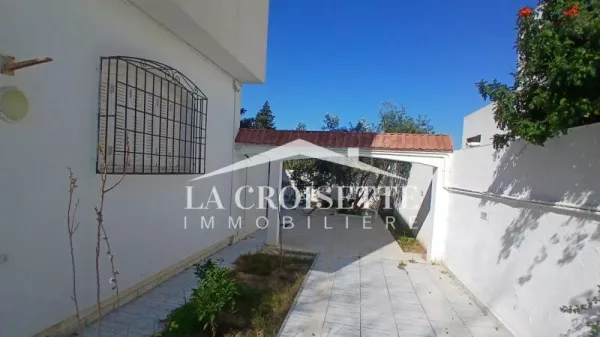 Villa di Lusso in Affitto a La Soukra