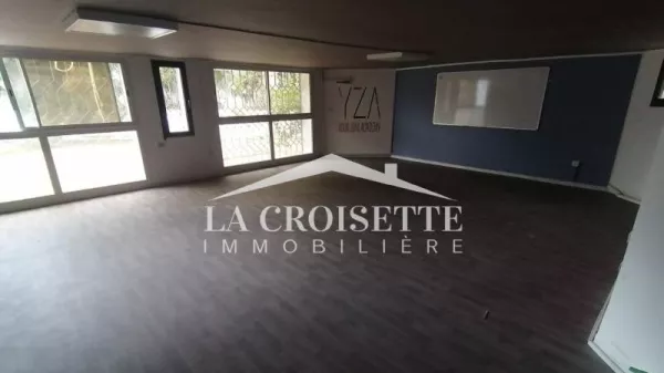 Villa Ufficio di Lusso in Affitto a Berges du Lac 1 - ZBL0501