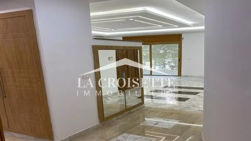 Appartamento di Lusso in Affitto a Berges du Lac 2 - ZAL1543