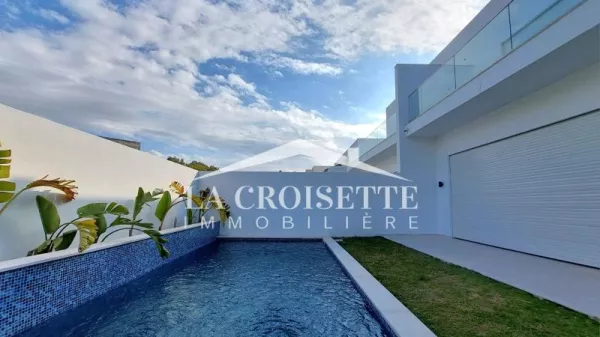 Triplex di Lusso con Piscina in Affitto a Gammarth - MTRL0102