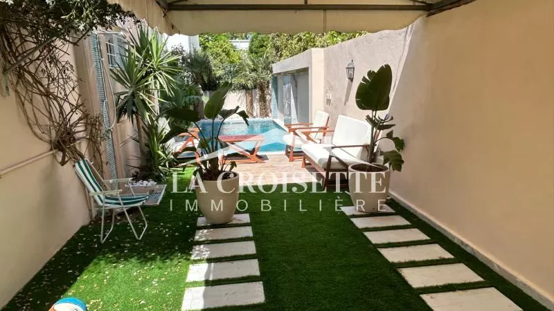 Lussuoso Duplex S+4 con Giardino e Piscina a Cartagine - Un Rifugio di Lusso e Comfort