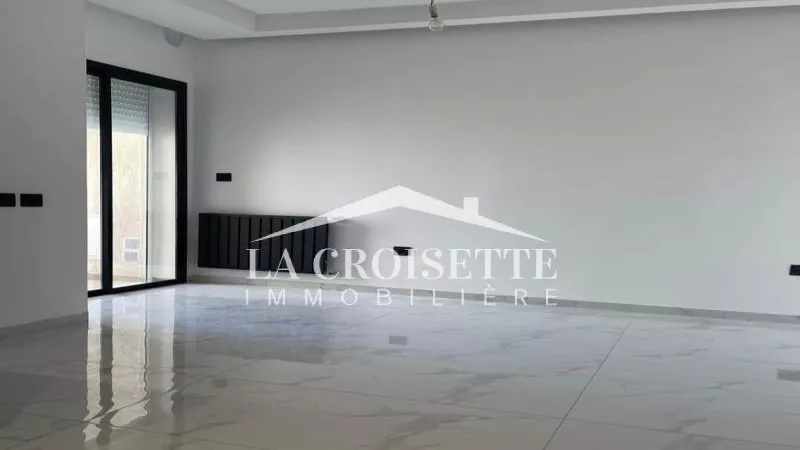 شقة س+1 مميزة في لا سوكra: منزلك الجديد المثالي