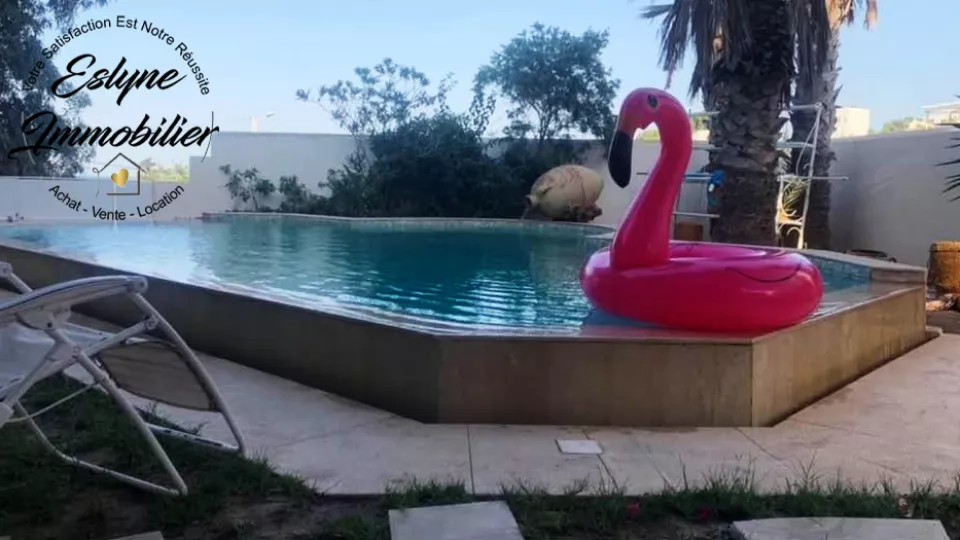 فيلا فاخرة مع حمام سباحة في هرقلة: ملاذ حلمي في تونس