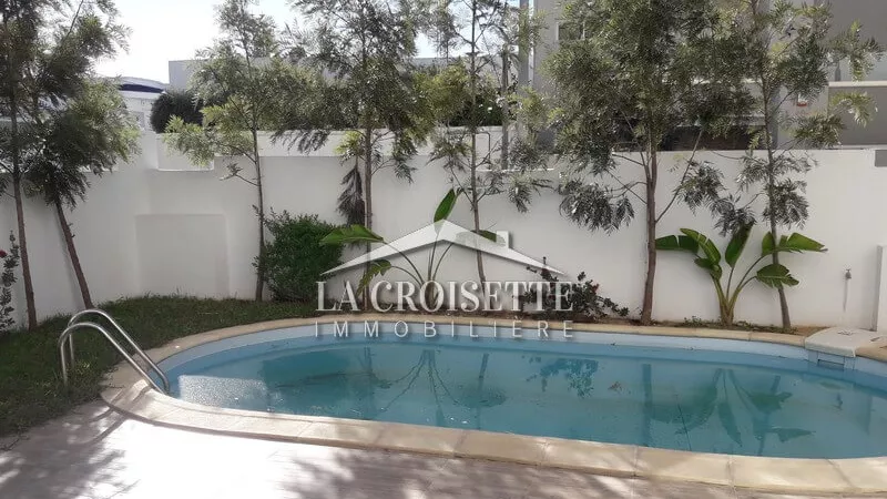 شقة دوبلكس فاخرة مع مسبح للإيجار في لا سوكرا ZDL0043