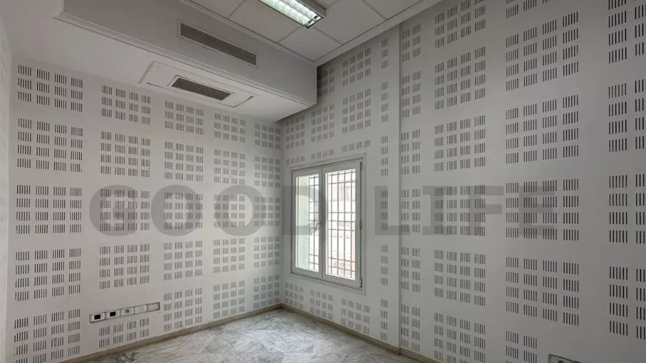 Ufficio Eccezionale H3 nel Cuore dell'Urban North Center: Spazio Professionale Ideale per la Tua Attività