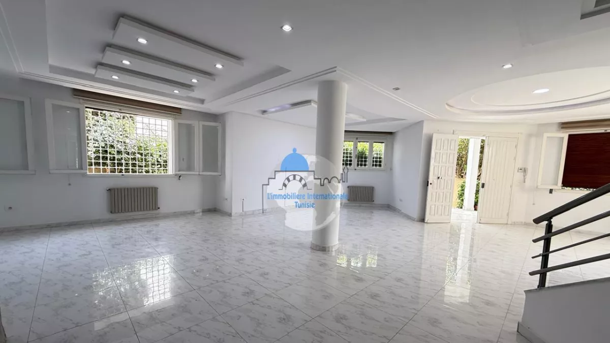 فيلا أنيقة ومagnificent في Sahloul