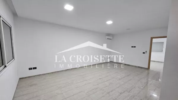 Spazio Ufficio Ideale in Affitto a La Soukra - ZBL0522