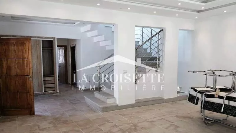 Luxus-Villa S+4 in La Soukra MVL0786: Ein Hort der Ruhe in einer Wohngegend