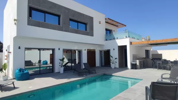 Villa di Lusso Fronte Mare a Djerba