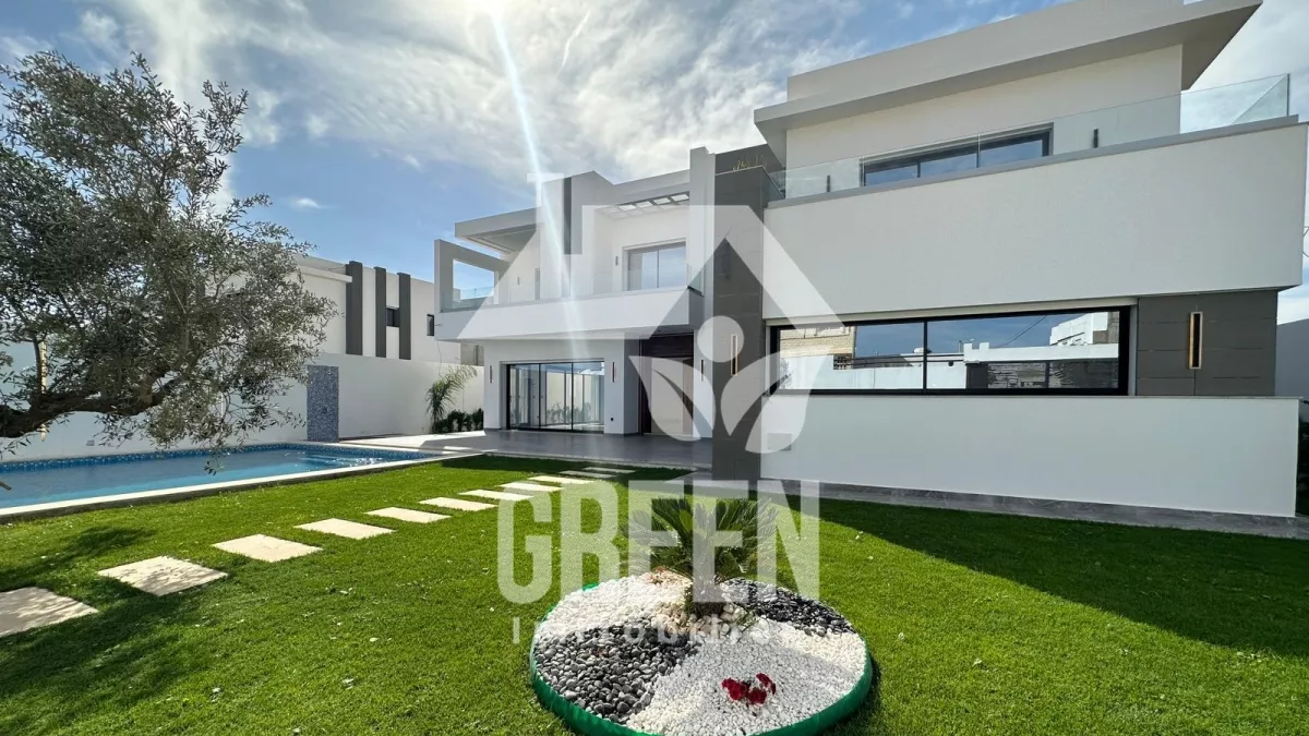 فيلا فاخرة "VERSACE": ملاذ الفخامة في نابل