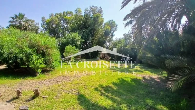 فيلا فاخرة S2 مع حديقة كبيرة ومسبح في لا سوقرة MVL1714