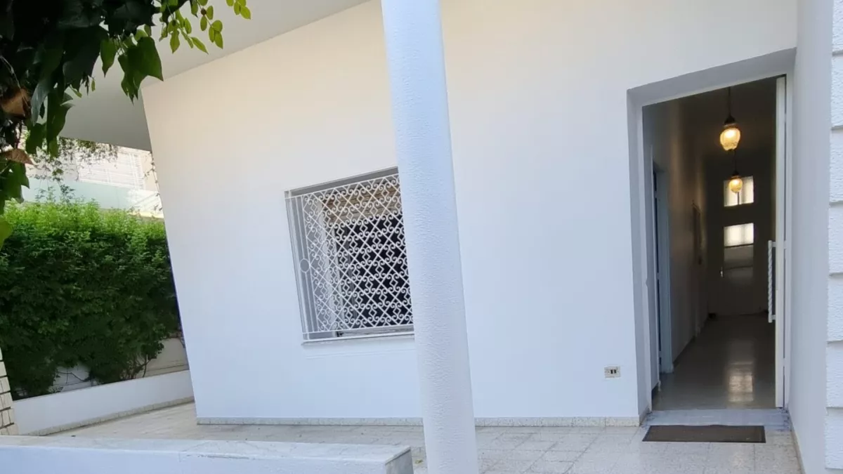 طابق الأرض من فيلا S+3 في لا نوفيل أريانا: مساحة مثالية للمحترفين