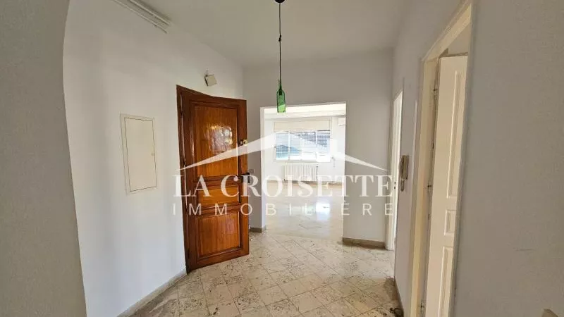 شقة فاخرة S4 في لاك 1: بيتك الجديد على ضفاف البحيرة