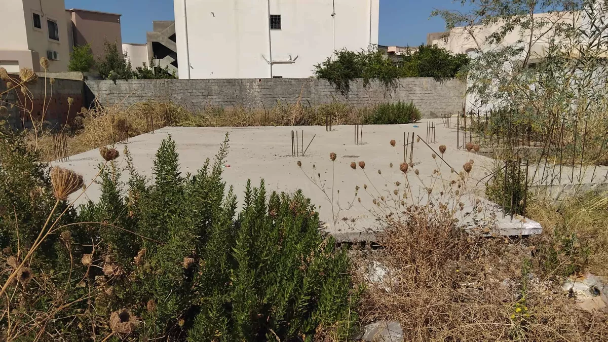 Außergewöhnliches Grundstück mit Fundamenten in Borj Cedria