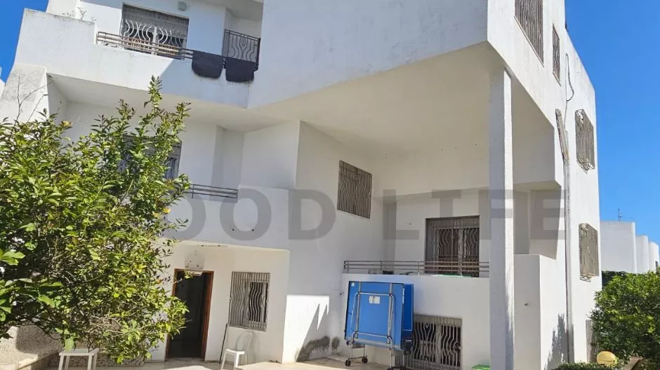 Villa di Lusso a Menzah 9: Un Sogno che si Avvera