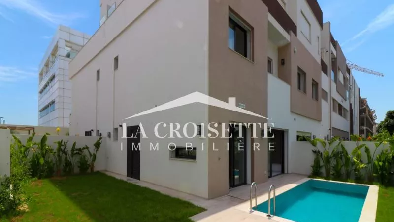 Luxury Duplex with Garden and Pool MDV0176