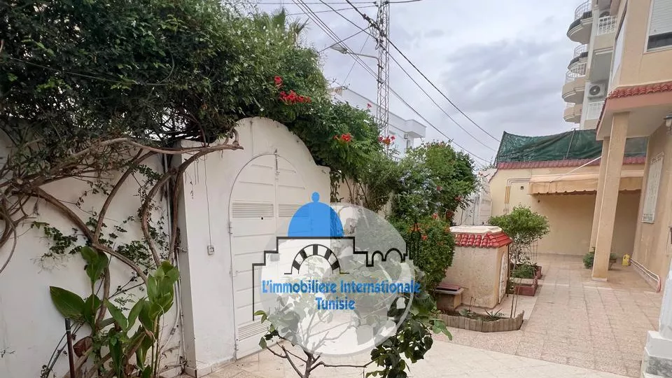 La Tua Casa dei Sogni a Khézema: Villa al Piano Terra in Affitto