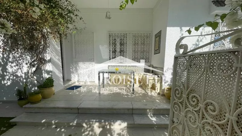 شقة S2 مفروشة مع شرفة مطلة على البحر في لا مرسى MAL1212