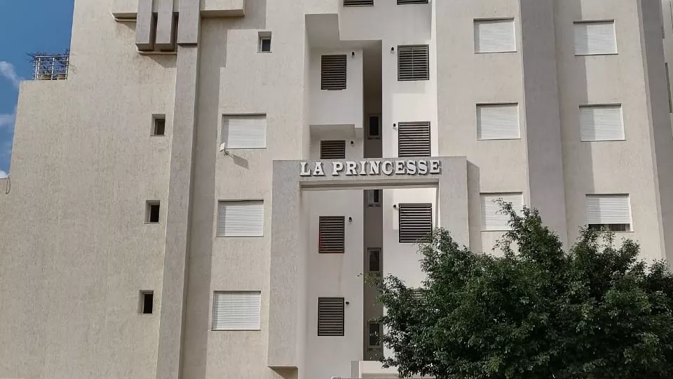 Appartamento di Lusso in Vendita a Soukra Jadida