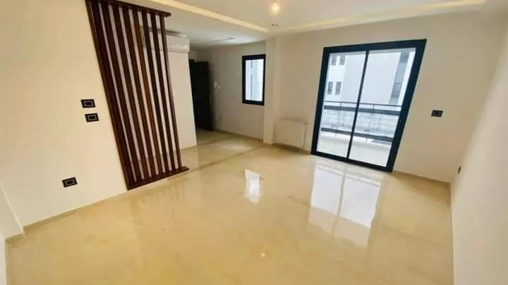 شقة س+2 مريحة في لا سوكra