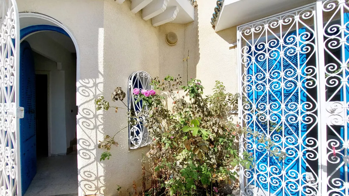 دوبلكس أنيق مع حديقة في لامارسا - ZDL0072