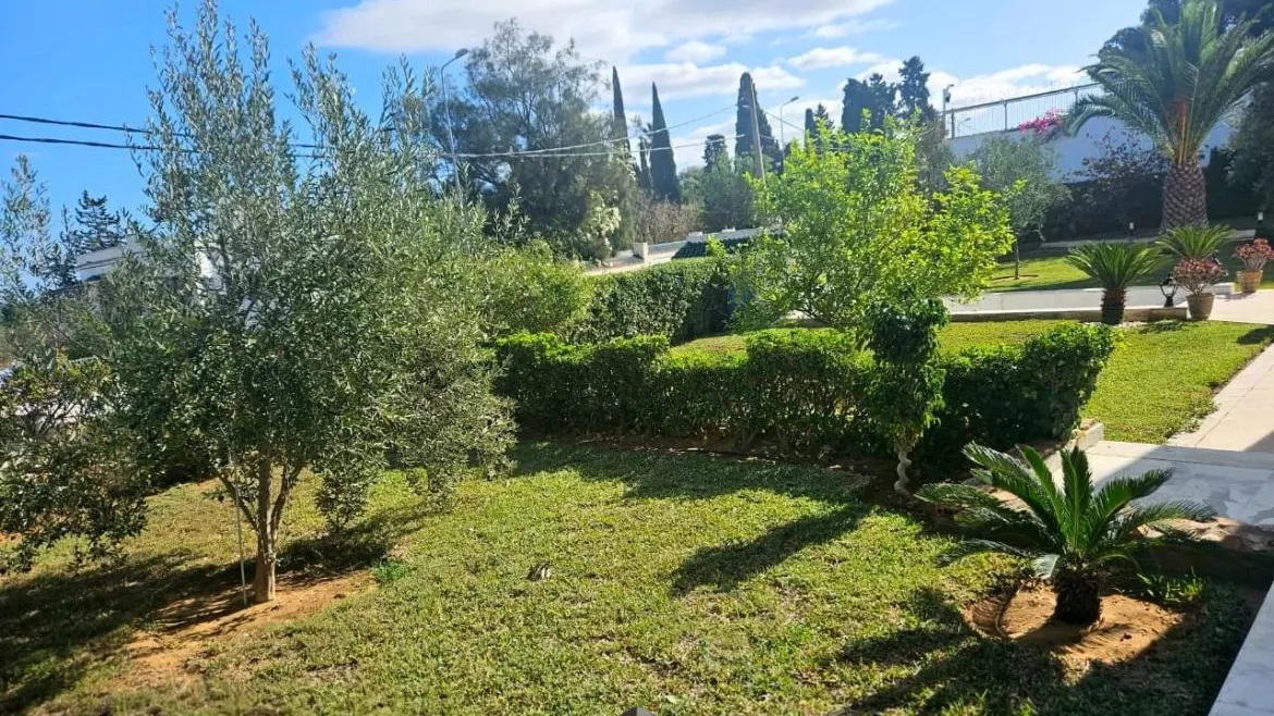 Luxury Furnished Villa in Mutuelle-ville: A Haven of Security and Elegance