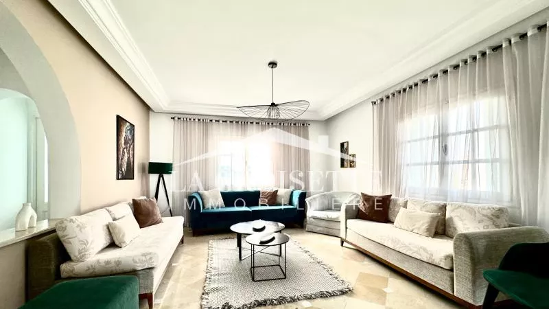 شقة S+3 فاخرة مع ترّاس في قلب المرسى – كود ZEL0581