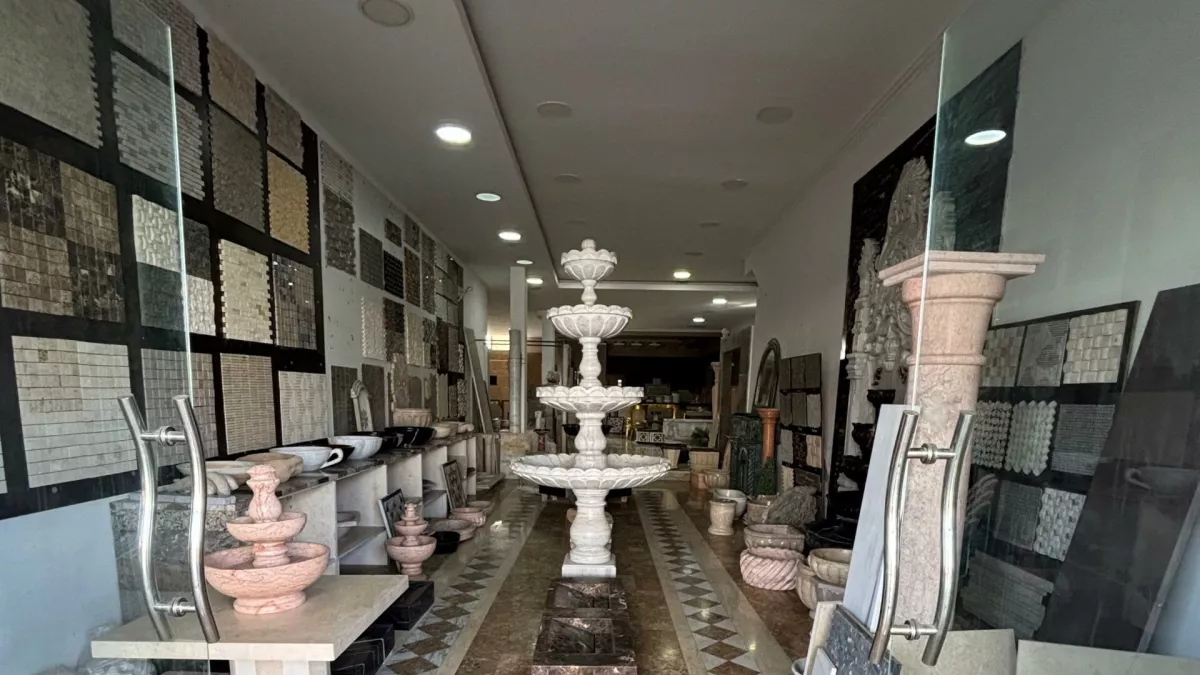 Strategic Commercial Garage for Sale in Dar Chaâbane El Fehri, Nabeul