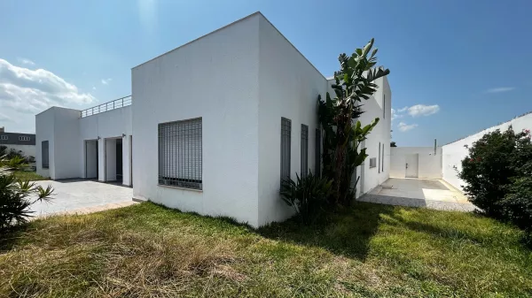 Luxury Mansion with Infinity Pool – Soukra, Tunis