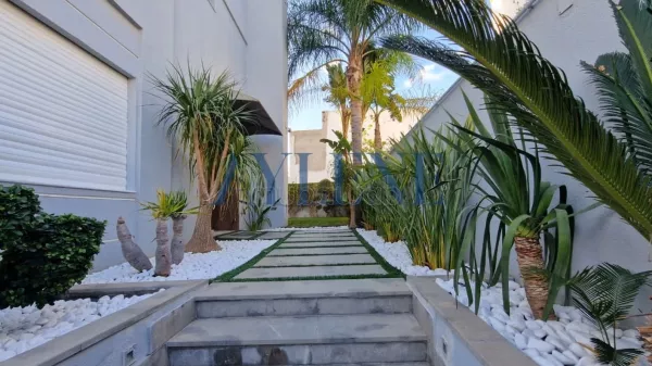 Stunning Furnished S3 Villa with Garden in Berges du Lac