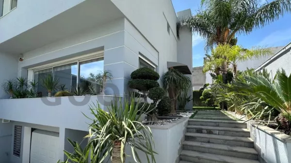 Luxury Lakeside Villa for Rent