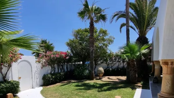 Luxury Villa S+4 in Maamoura Beach