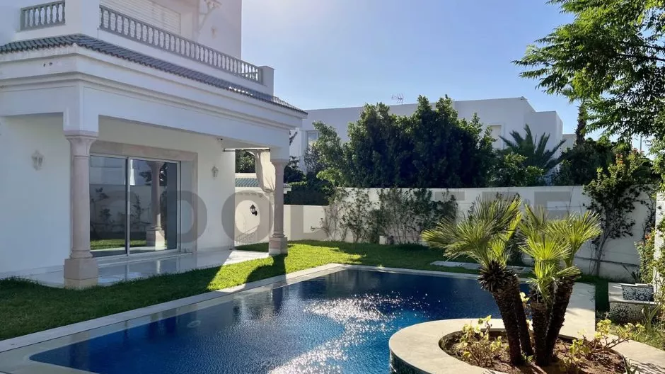 فيلا فاخرة على الواجهة البحيرة لبحيرة 2 مع مسبح خاص