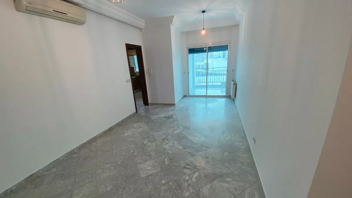 Appartamento di Lusso S+2 al Lac 2: Un Rifugio Sereno sul Lago