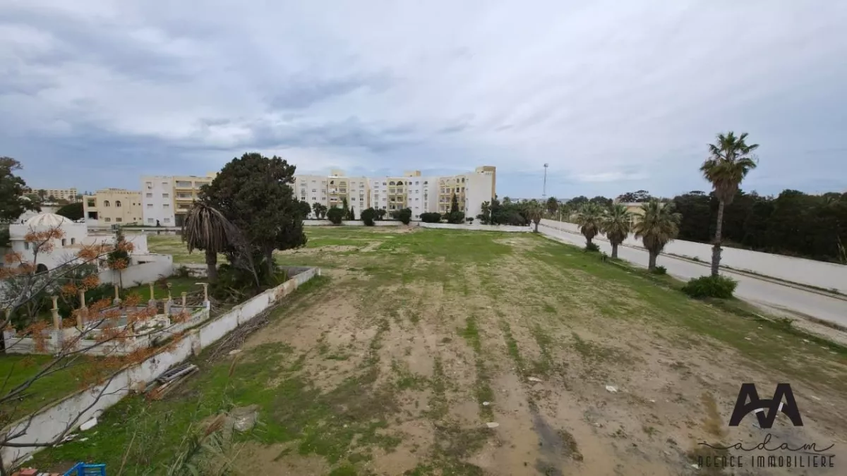 فرصة استثنائية للاستثمار العقاري بقطعة أرض مطلة على البحر في نابل