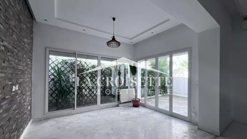 شقة دوبلكس فاخرة بتراس للإيجار في المرسى، تونس