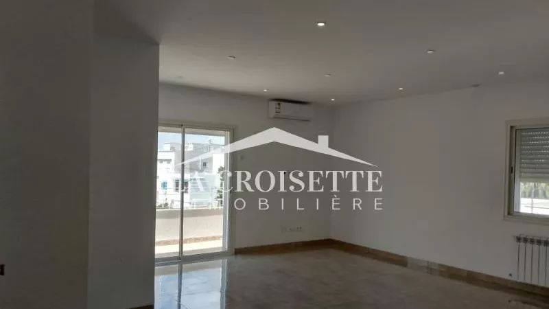 شقة فاخرة للكراء في العاصمة – لا مَرسا | الرقم: MAL0214