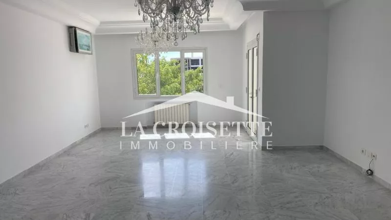 شقة فاخرة بثلاث غرف نوم في قلب المارسا – MAL1555