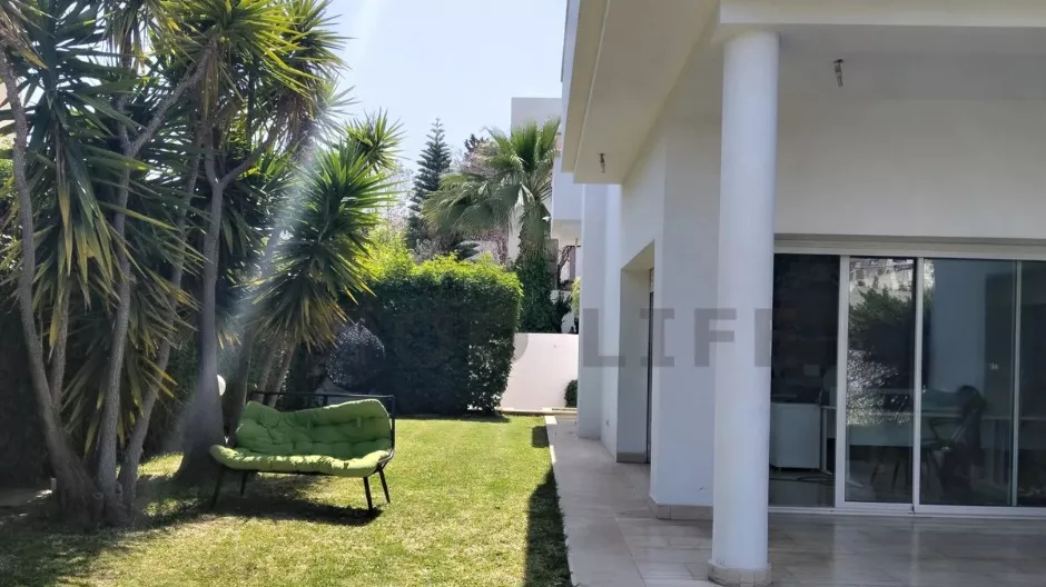 فيلا فاخرة للإيجار في المنزه 1