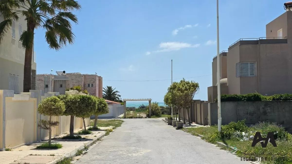 Buildable Land of 365m² in Jinen Bni Khiar, Nabeul - An Exceptional Investment Opportunity