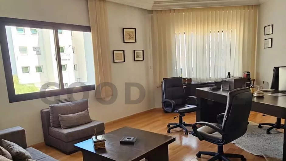 Office for Rent in Montplaisir: Hall +6 Layout
