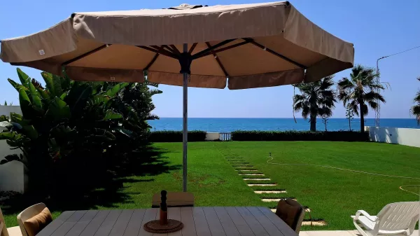 Luxury Beachfront Villa in Maamoura Plage, Nabeul