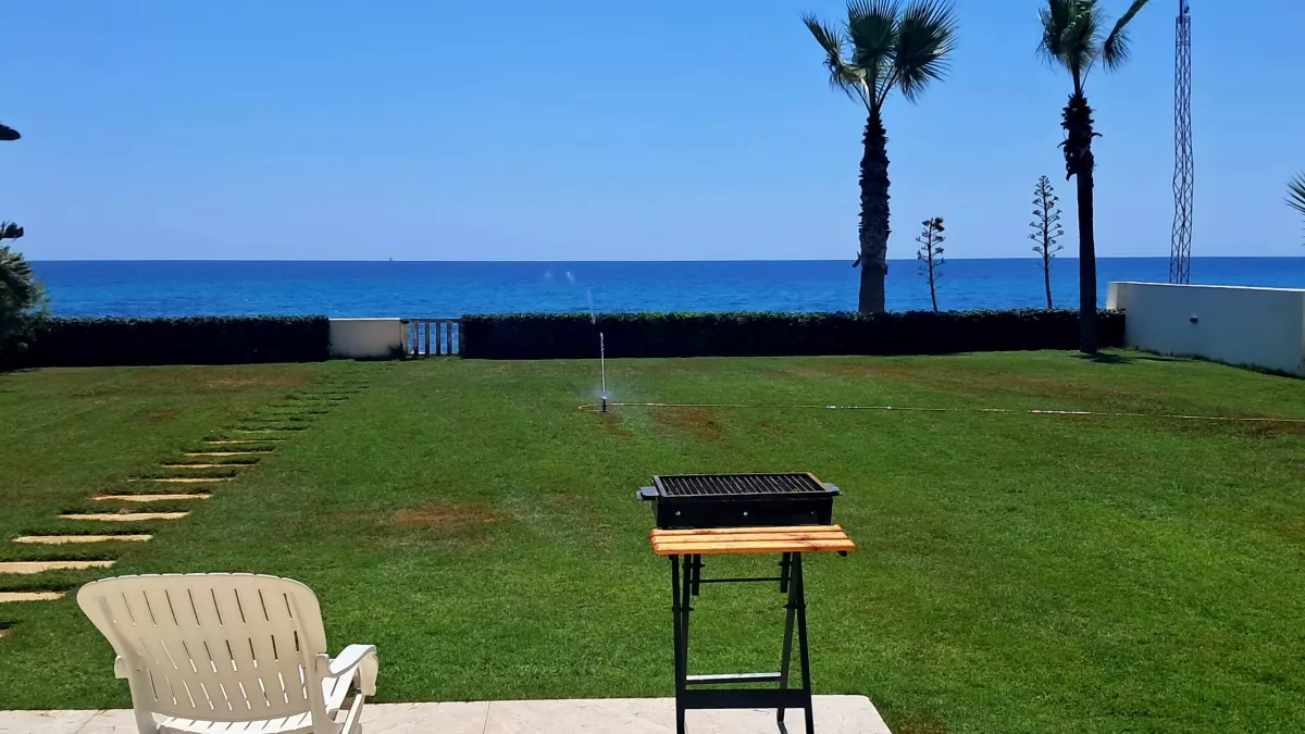 Luxury Beachfront Villa in Maamoura Plage, Nabeul