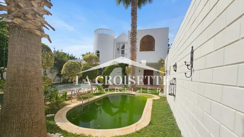 فيلا فاخرة مع مسبح للإيجار في La سكرة MVL0765