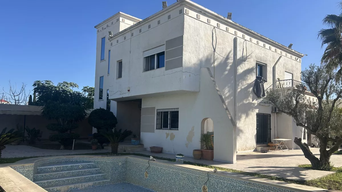 Luxury Villa for Sale in Borj Touil, Ariana